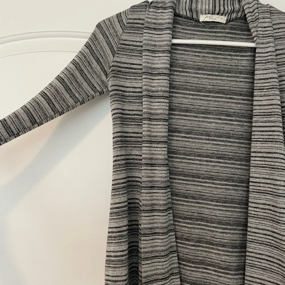 Cardigan - Picture 2 of 4